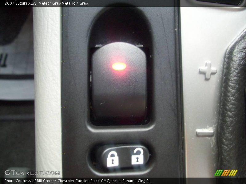 Meteor Grey Metallic / Grey 2007 Suzuki XL7