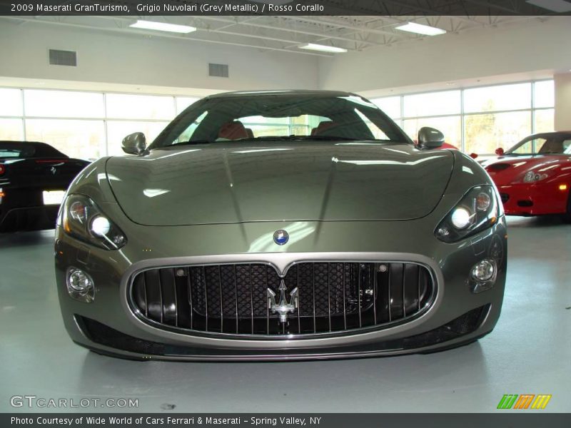 Grigio Nuvolari (Grey Metallic) / Rosso Corallo 2009 Maserati GranTurismo