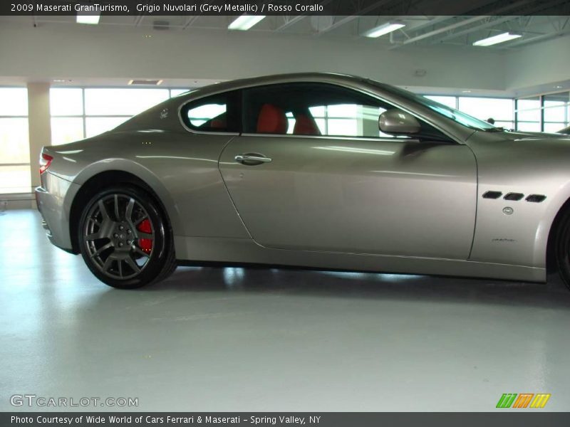 Grigio Nuvolari (Grey Metallic) / Rosso Corallo 2009 Maserati GranTurismo