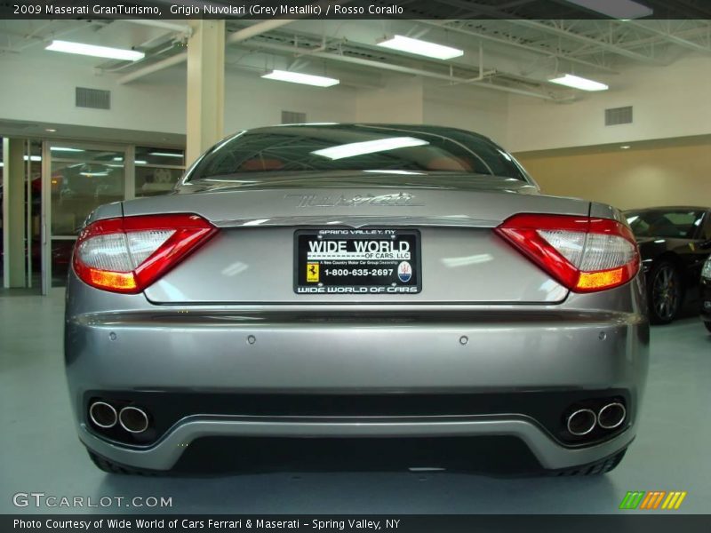 Grigio Nuvolari (Grey Metallic) / Rosso Corallo 2009 Maserati GranTurismo