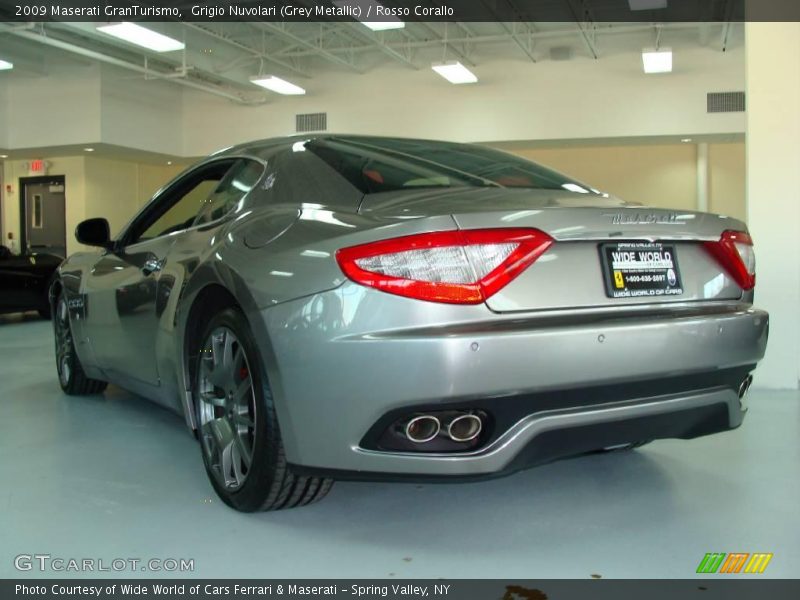 Grigio Nuvolari (Grey Metallic) / Rosso Corallo 2009 Maserati GranTurismo