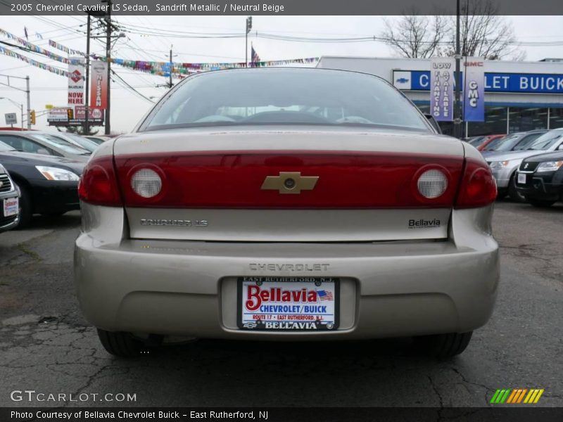 Sandrift Metallic / Neutral Beige 2005 Chevrolet Cavalier LS Sedan