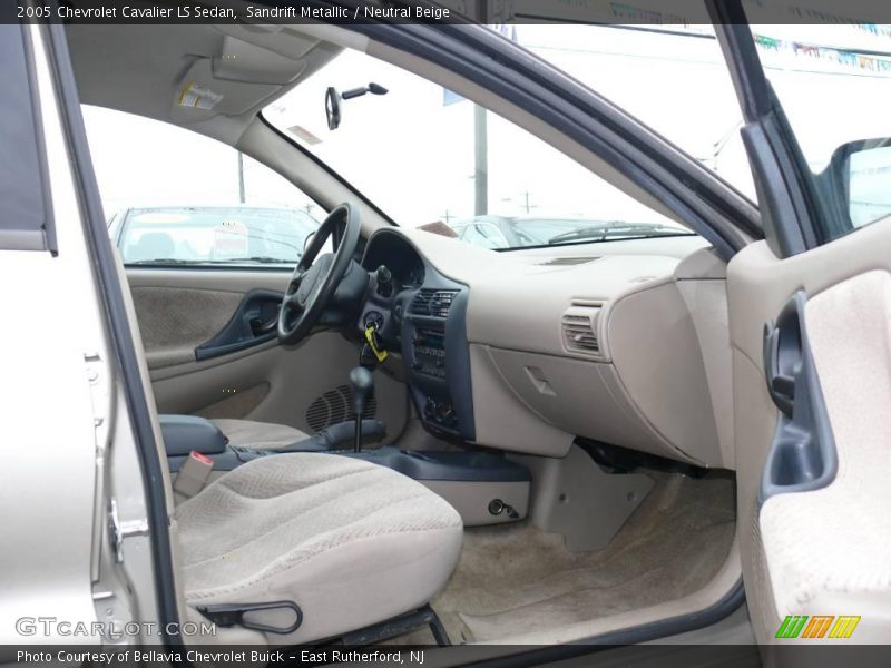 Sandrift Metallic / Neutral Beige 2005 Chevrolet Cavalier LS Sedan