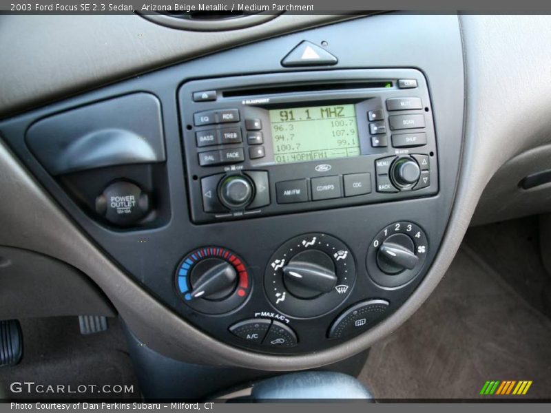 Arizona Beige Metallic / Medium Parchment 2003 Ford Focus SE 2.3 Sedan
