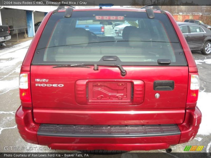 Excessive Red Mica / Gray 2004 Isuzu Rodeo S 4WD