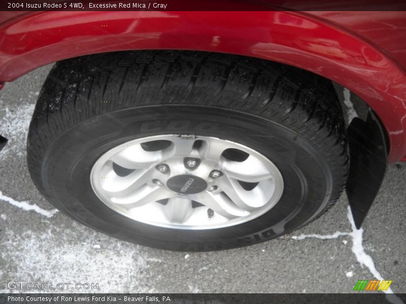 Excessive Red Mica / Gray 2004 Isuzu Rodeo S 4WD