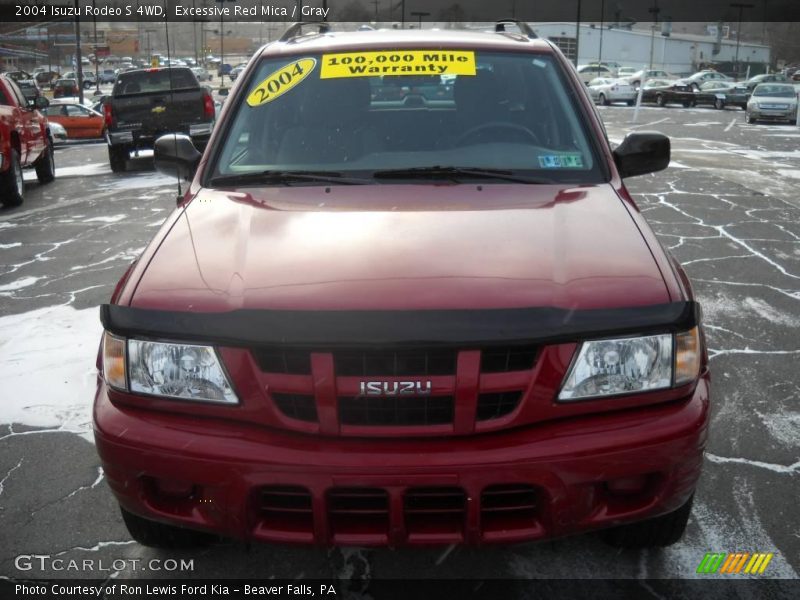 Excessive Red Mica / Gray 2004 Isuzu Rodeo S 4WD