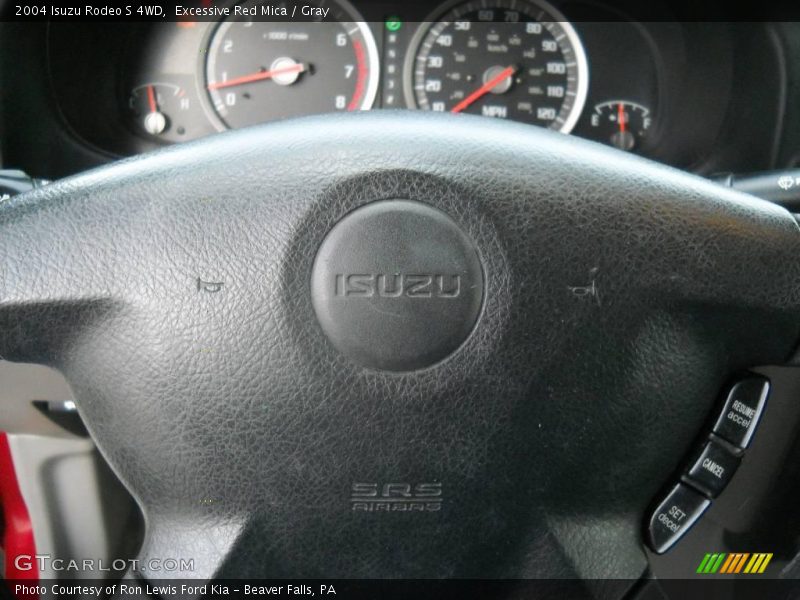 Excessive Red Mica / Gray 2004 Isuzu Rodeo S 4WD