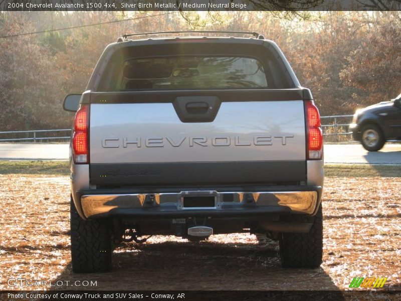 Silver Birch Metallic / Medium Neutral Beige 2004 Chevrolet Avalanche 1500 4x4