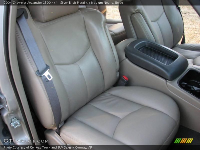Silver Birch Metallic / Medium Neutral Beige 2004 Chevrolet Avalanche 1500 4x4
