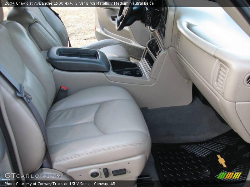 Silver Birch Metallic / Medium Neutral Beige 2004 Chevrolet Avalanche 1500 4x4