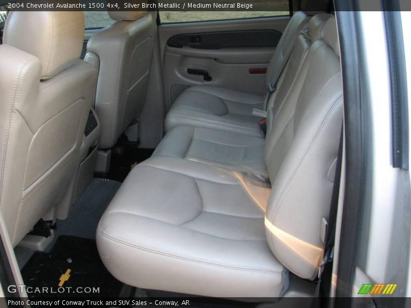 Silver Birch Metallic / Medium Neutral Beige 2004 Chevrolet Avalanche 1500 4x4
