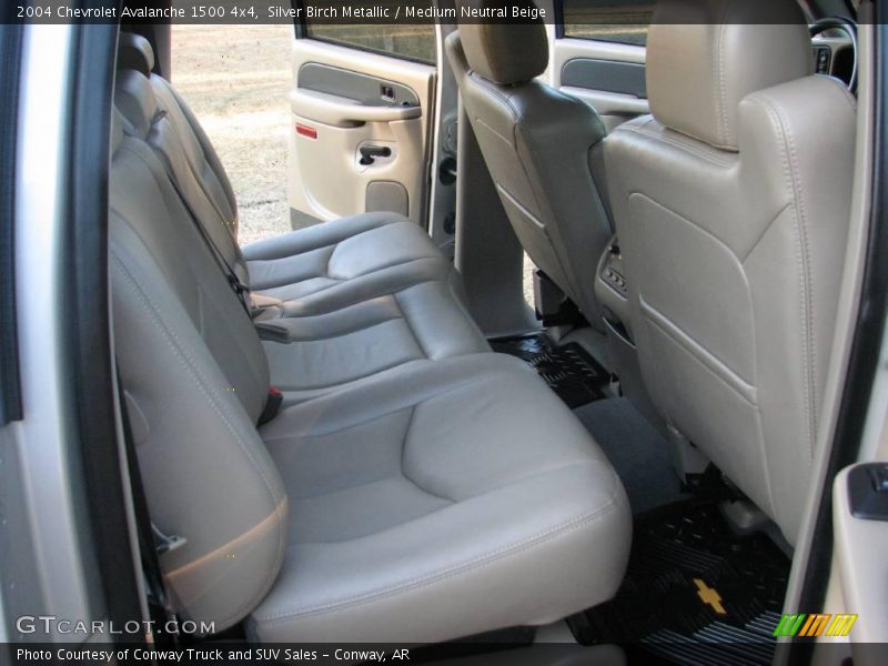 Silver Birch Metallic / Medium Neutral Beige 2004 Chevrolet Avalanche 1500 4x4