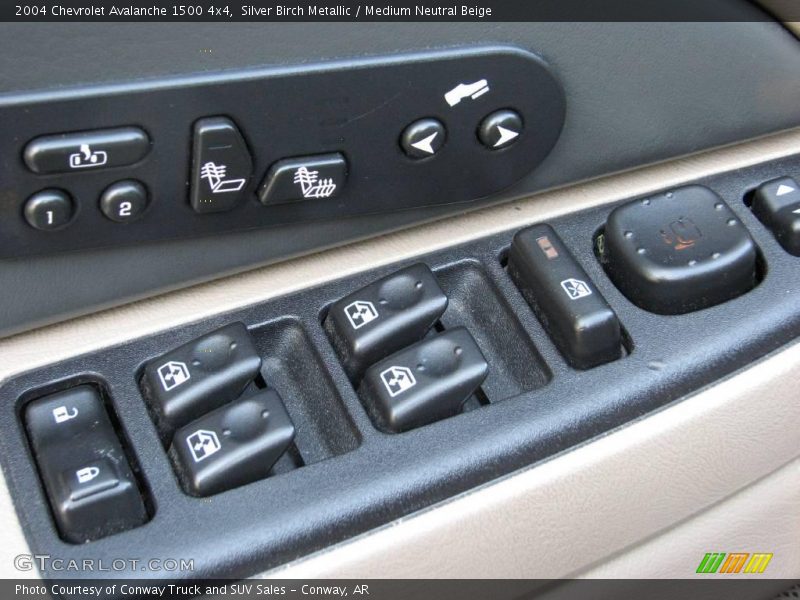Silver Birch Metallic / Medium Neutral Beige 2004 Chevrolet Avalanche 1500 4x4