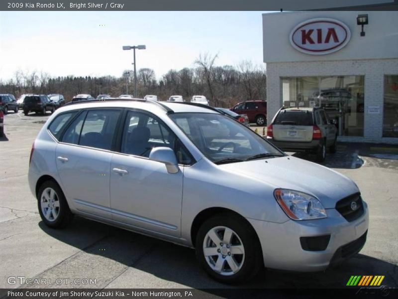 Bright Silver / Gray 2009 Kia Rondo LX