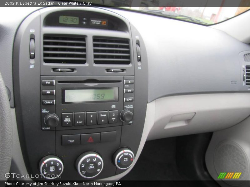 Clear White / Gray 2009 Kia Spectra EX Sedan