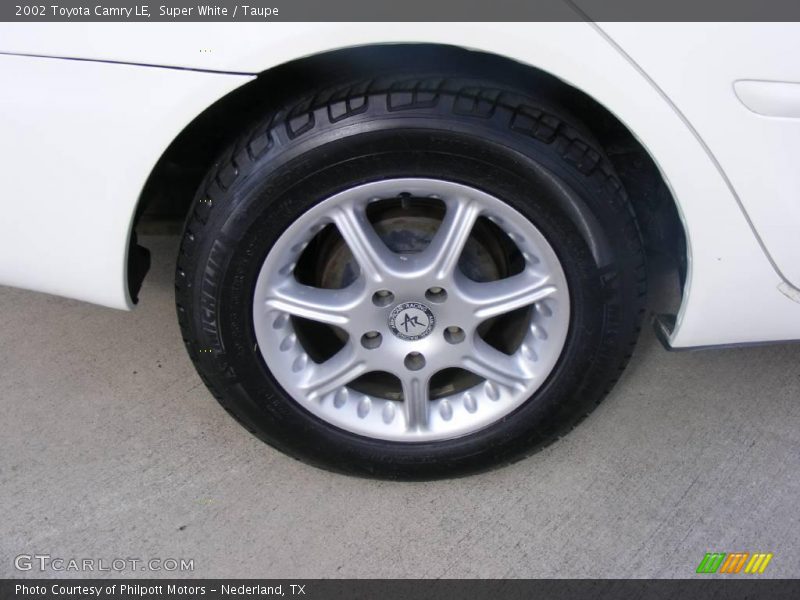 Super White / Taupe 2002 Toyota Camry LE