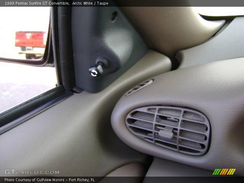 Arctic White / Taupe 1999 Pontiac Sunfire GT Convertible
