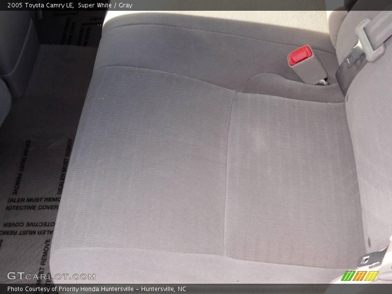 Super White / Gray 2005 Toyota Camry LE