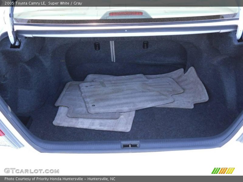 Super White / Gray 2005 Toyota Camry LE