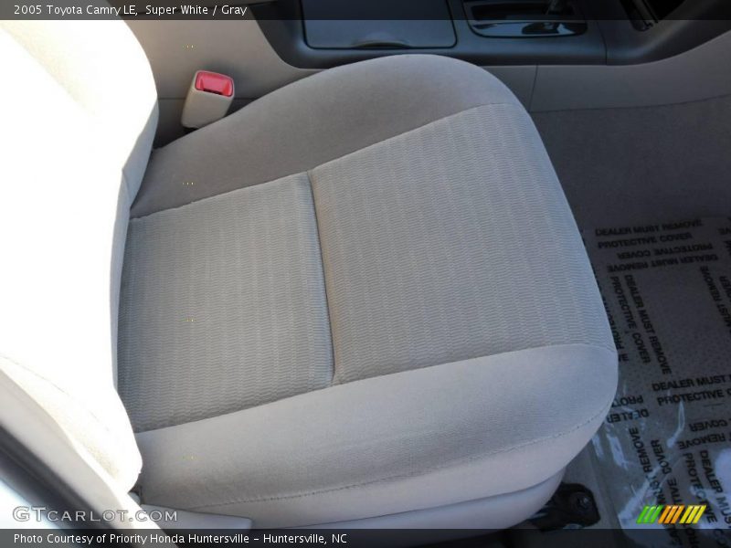 Super White / Gray 2005 Toyota Camry LE