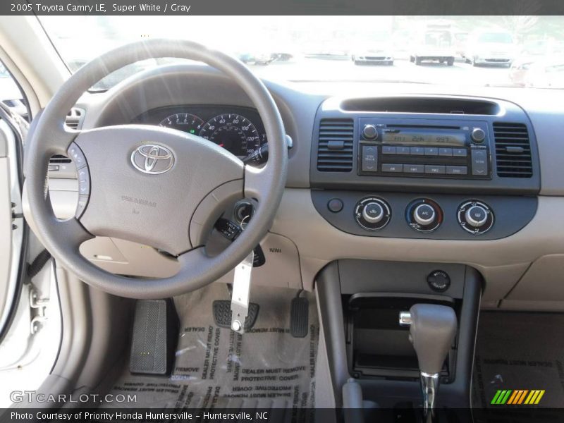 Super White / Gray 2005 Toyota Camry LE