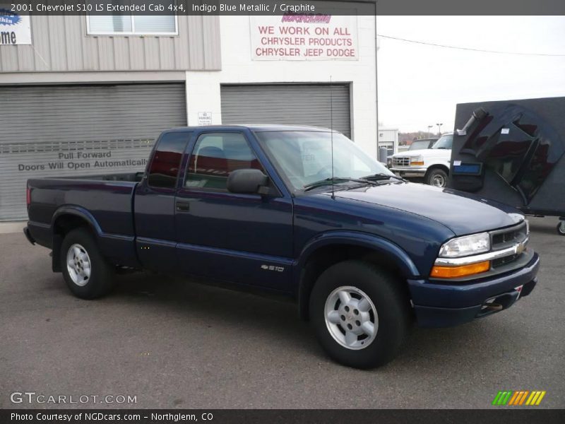 Indigo Blue Metallic / Graphite 2001 Chevrolet S10 LS Extended Cab 4x4