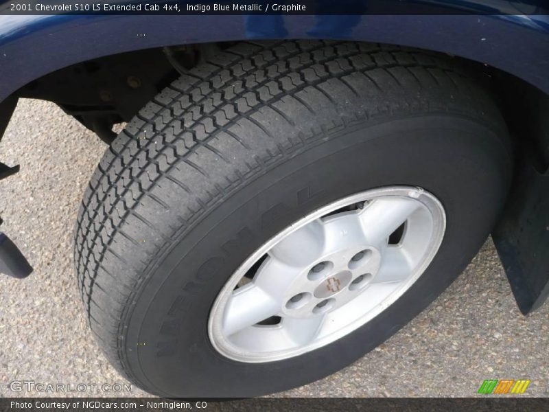 Indigo Blue Metallic / Graphite 2001 Chevrolet S10 LS Extended Cab 4x4