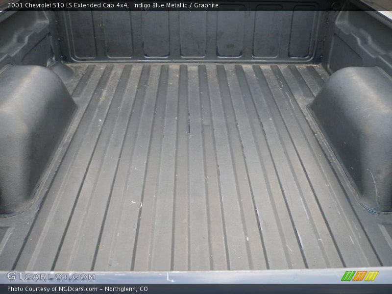 Indigo Blue Metallic / Graphite 2001 Chevrolet S10 LS Extended Cab 4x4