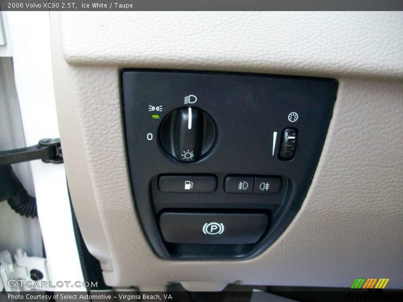 Ice White / Taupe 2006 Volvo XC90 2.5T