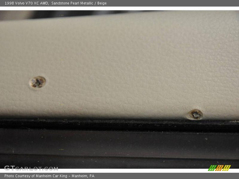 Sandstone Pearl Metallic / Beige 1998 Volvo V70 XC AWD