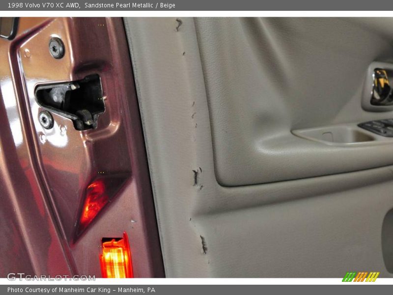 Sandstone Pearl Metallic / Beige 1998 Volvo V70 XC AWD
