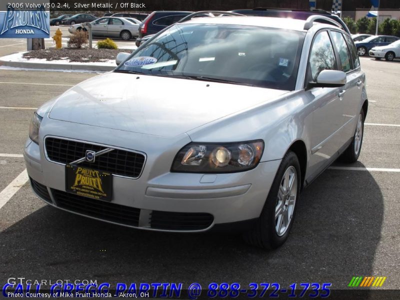 Silver Metallic / Off Black 2006 Volvo V50 2.4i