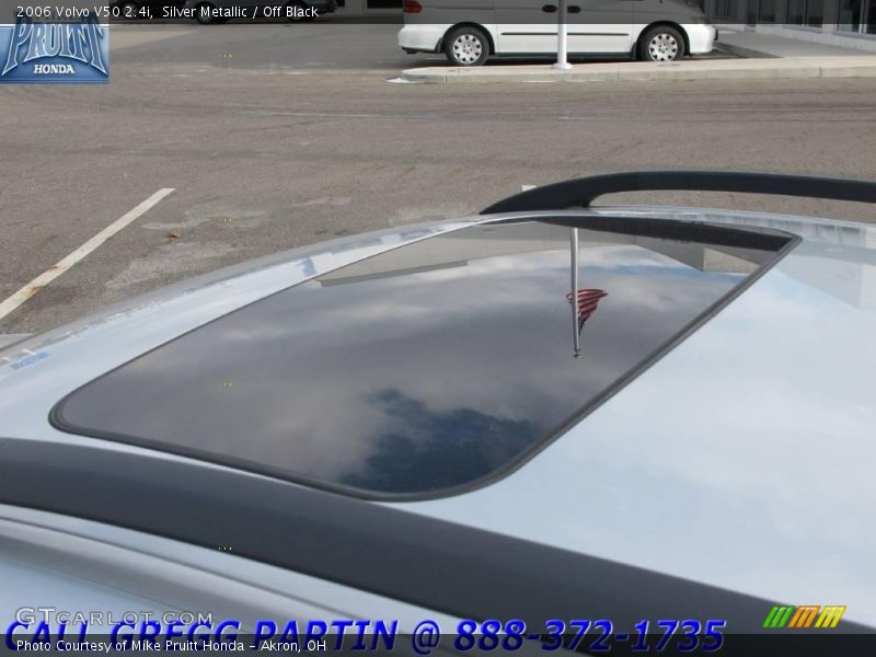 Silver Metallic / Off Black 2006 Volvo V50 2.4i