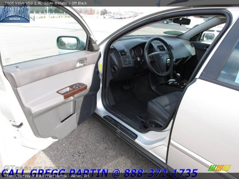 Silver Metallic / Off Black 2006 Volvo V50 2.4i