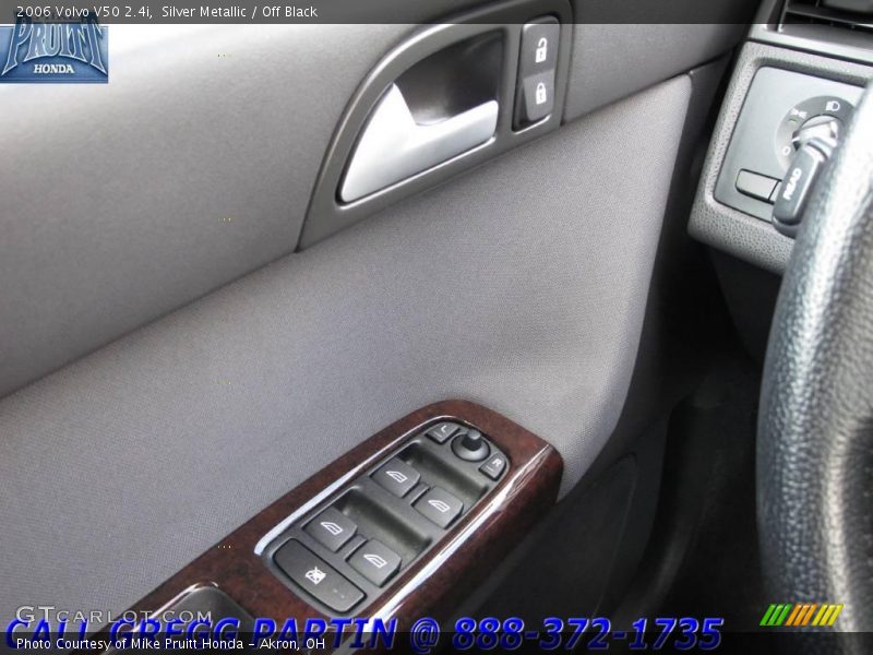 Silver Metallic / Off Black 2006 Volvo V50 2.4i