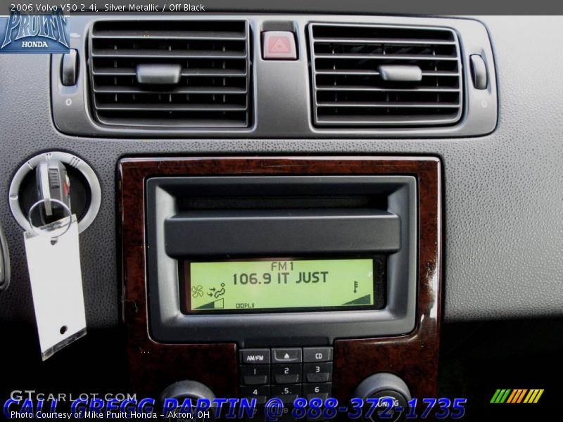Silver Metallic / Off Black 2006 Volvo V50 2.4i