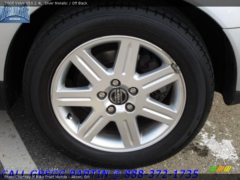 Silver Metallic / Off Black 2006 Volvo V50 2.4i