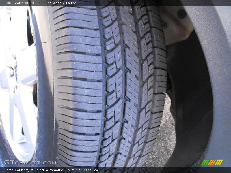 Ice White / Taupe 2006 Volvo XC90 2.5T