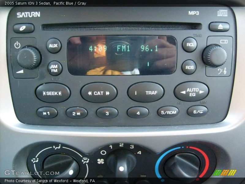 Pacific Blue / Gray 2005 Saturn ION 3 Sedan