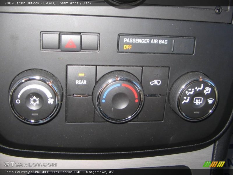 Cream White / Black 2009 Saturn Outlook XE AWD