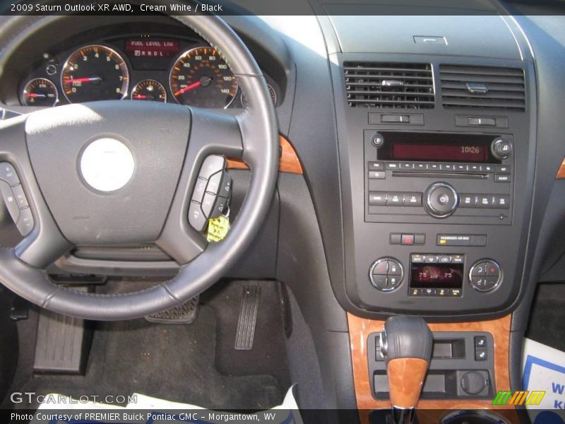 Cream White / Black 2009 Saturn Outlook XR AWD