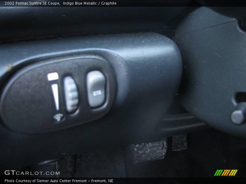 Indigo Blue Metallic / Graphite 2002 Pontiac Sunfire SE Coupe