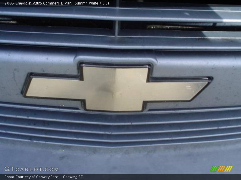 Summit White / Blue 2005 Chevrolet Astro Commercial Van