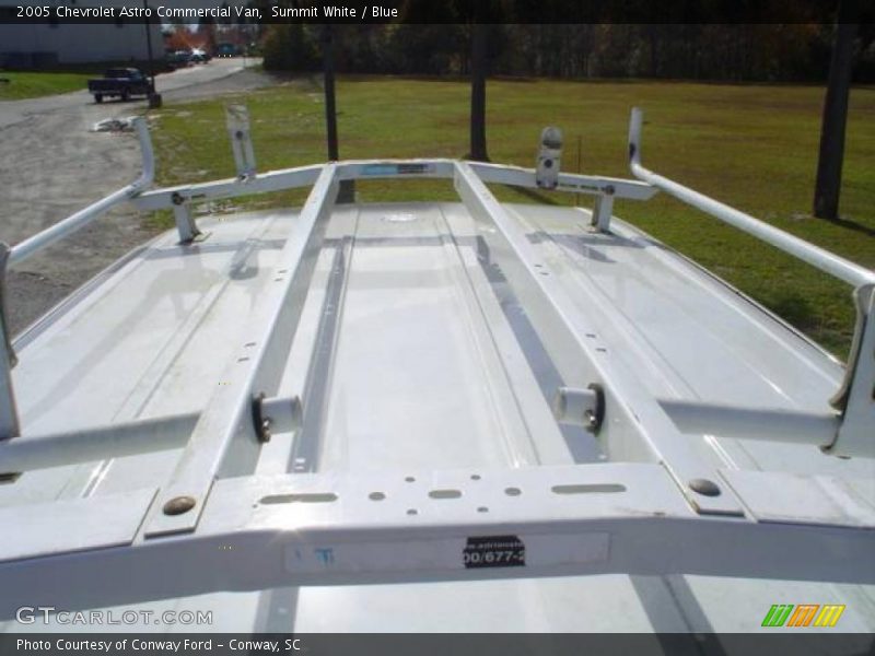 Summit White / Blue 2005 Chevrolet Astro Commercial Van