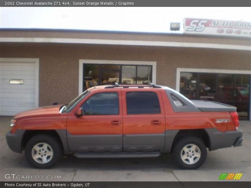 Sunset Orange Metallic / Graphite 2002 Chevrolet Avalanche Z71 4x4