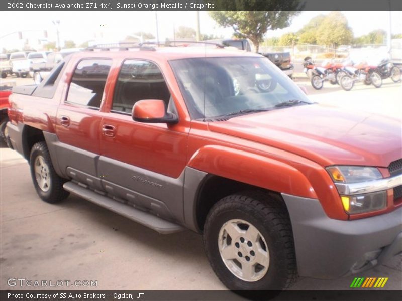 Sunset Orange Metallic / Graphite 2002 Chevrolet Avalanche Z71 4x4