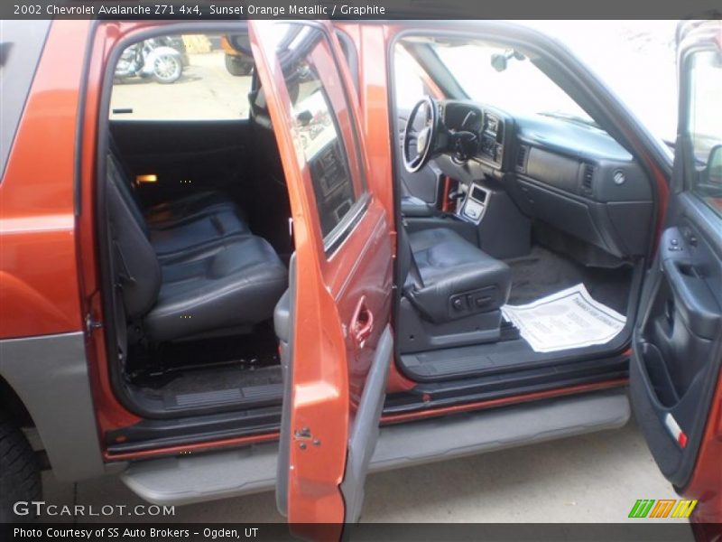 Sunset Orange Metallic / Graphite 2002 Chevrolet Avalanche Z71 4x4