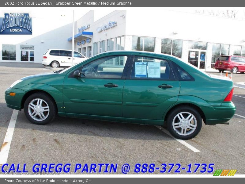 Grabber Green Metallic / Medium Graphite 2002 Ford Focus SE Sedan