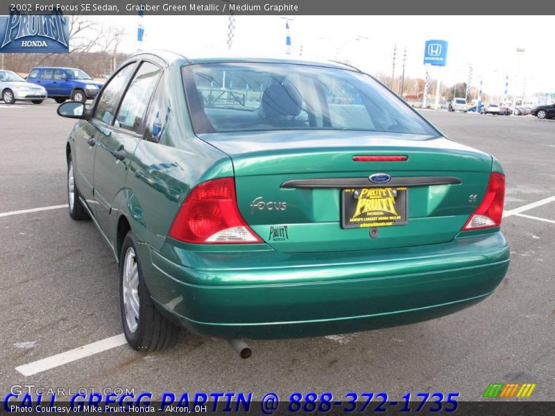 Grabber Green Metallic / Medium Graphite 2002 Ford Focus SE Sedan